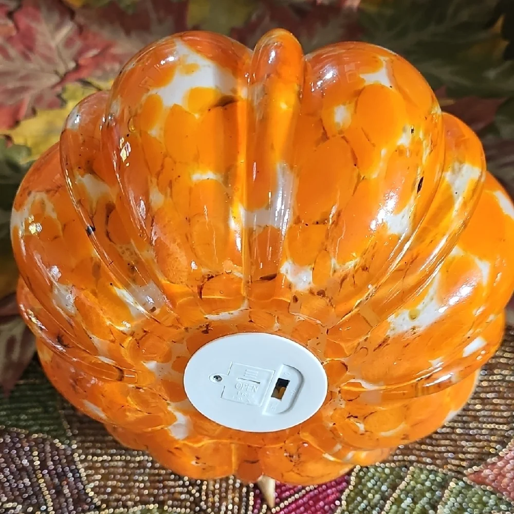 Pier 1 ART GLASS collection LIGHTED Orange Glass Pumpkin - Picture 7 of 8